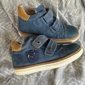 Cool Club by SMYK Blue and Tan Suede Kids Mid Tops with Velcro Straps